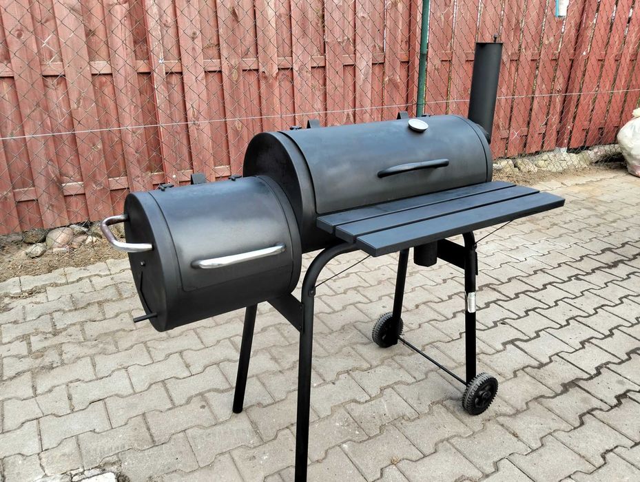 Grill węglowy ,wędzarnia na kółkach