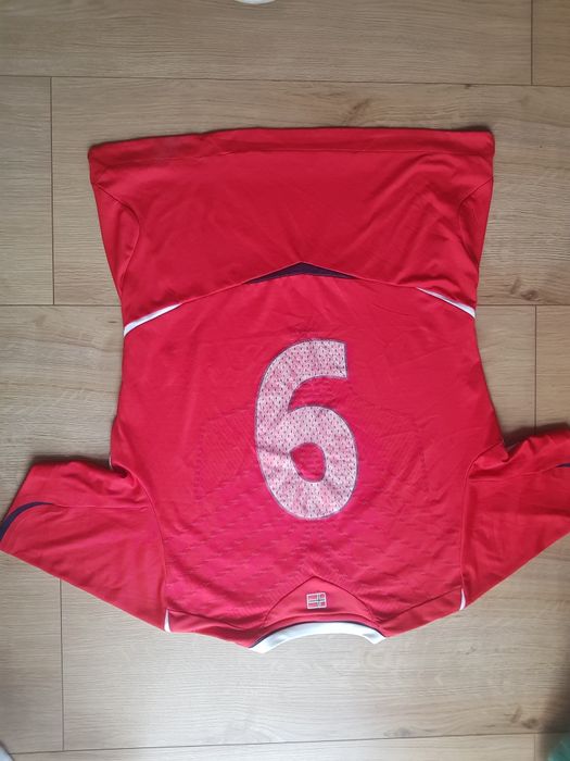 Koszulka sportowa piłkarska męska marki Umbro rozmiar M/L.