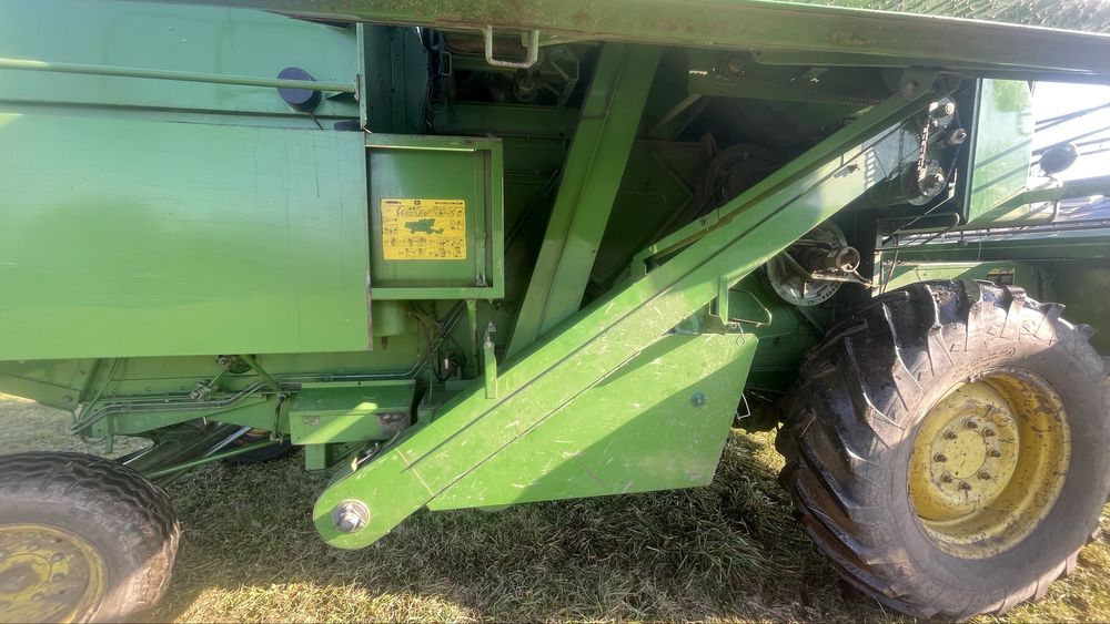 Комбайн John Deere 1065