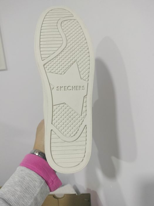 Vende se botas novas da marca skechers originais para mulher