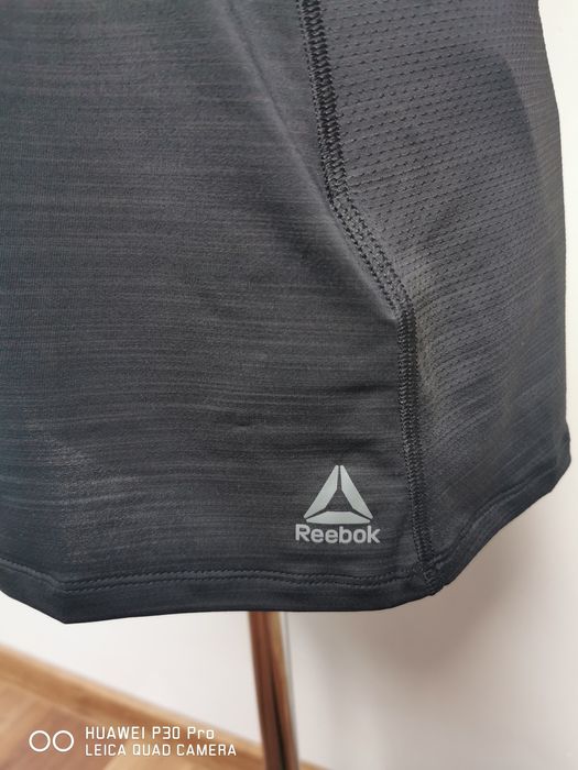 Czarna bokserka bluzka reebok ozdobne plecu