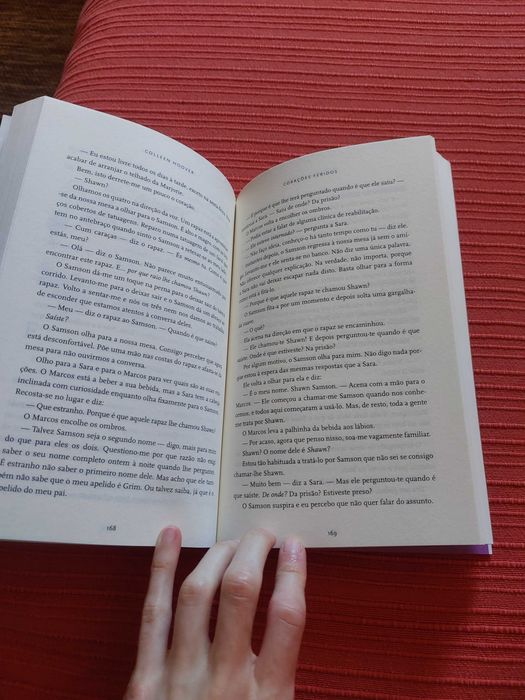 Livro "Corações feridos"
