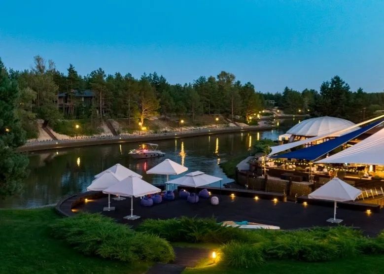 Новий будинок в Riviera Village з виходом на воду