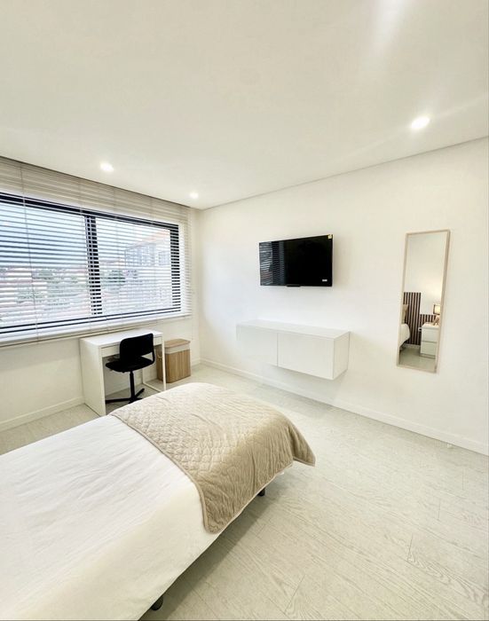 Alugo Quarto  c/Wc Privado