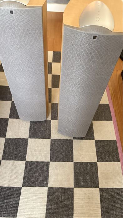 Colunas Kef Q7 em bom estado