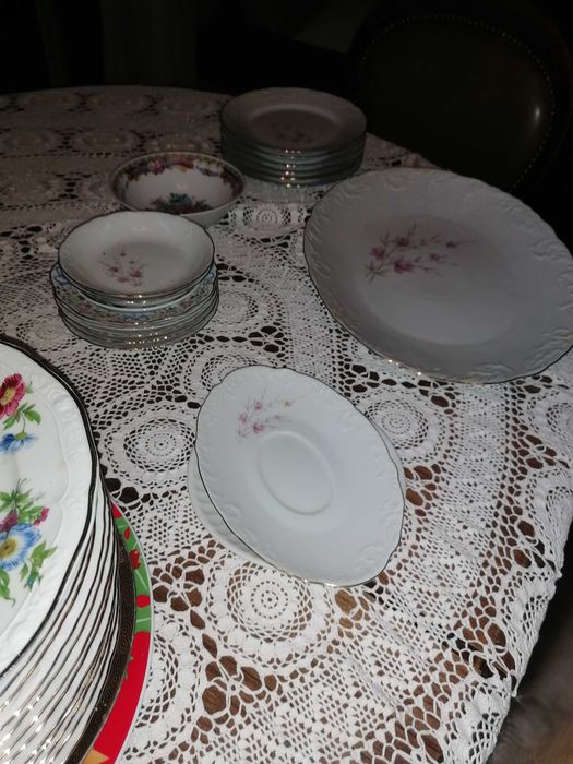 Conjunto de Louça Festiva com ornamentos de prata