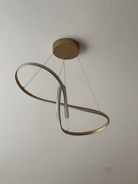 Lampa wisząca Arlena złota LED z pilotem