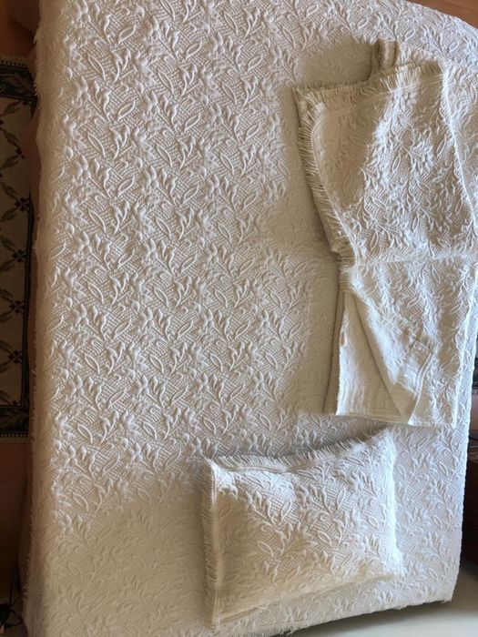 Oportunidade de conjunto textil de quarto de casal de