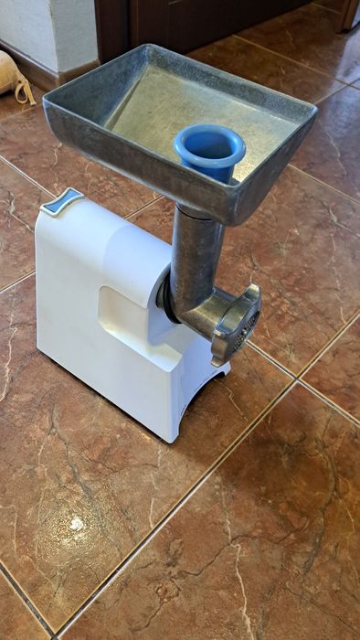 Мясорубка Braun Power Plus 1300 работает