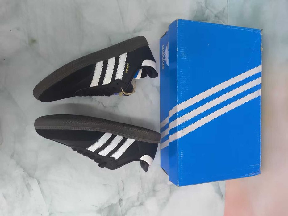 Czarne adidasy w rozmiarze 38