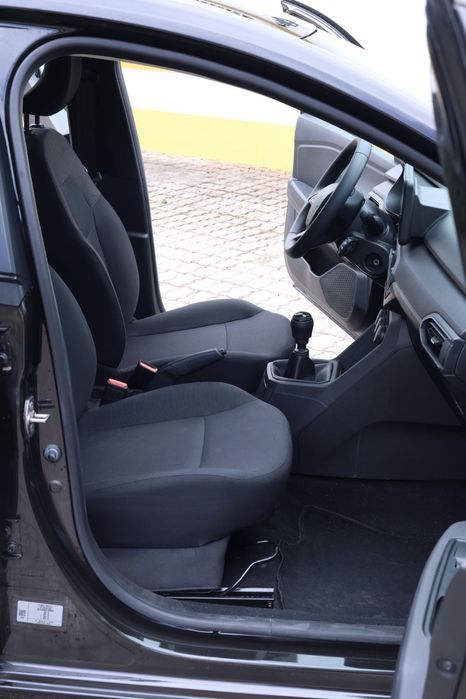 Dacia Sandero III Essential SCe 65 | Outubro 2023 | 17.000 km | Única Proprietária | Garantia Dacia