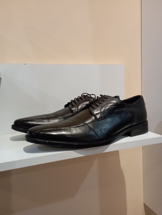 Нові шкіряні туфлі Bata 46