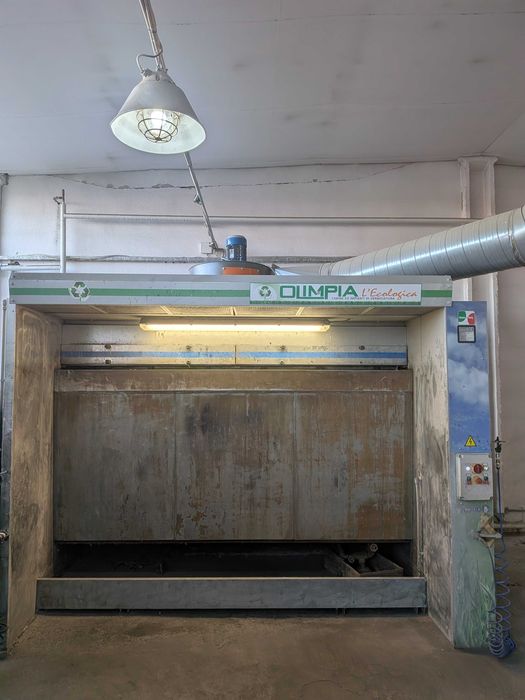 lakiernia / ściana lakiernicza