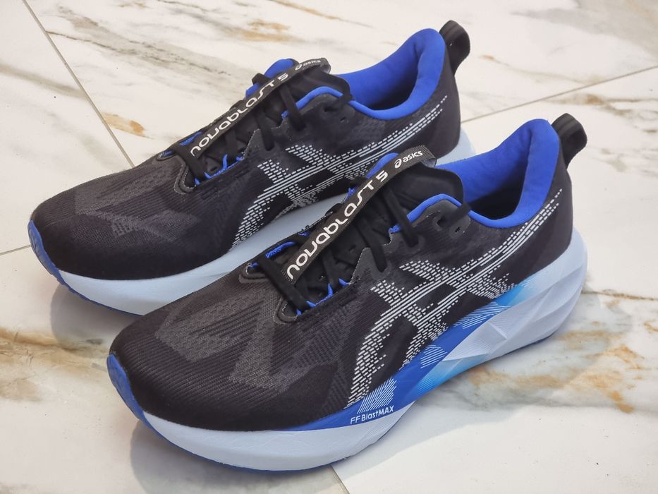 Оригінал 100% чоловічі кросівки asics novablast 5  eur 45