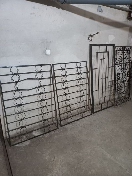 Продам металічні решітки з кованими елементами