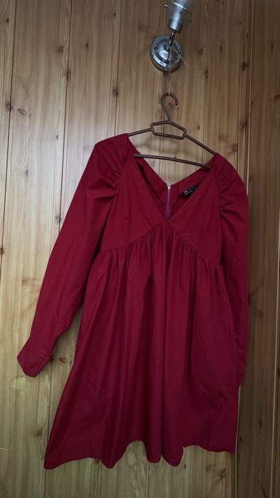 Сукня червоного кольору.Розмір с-м.Стан нова річ