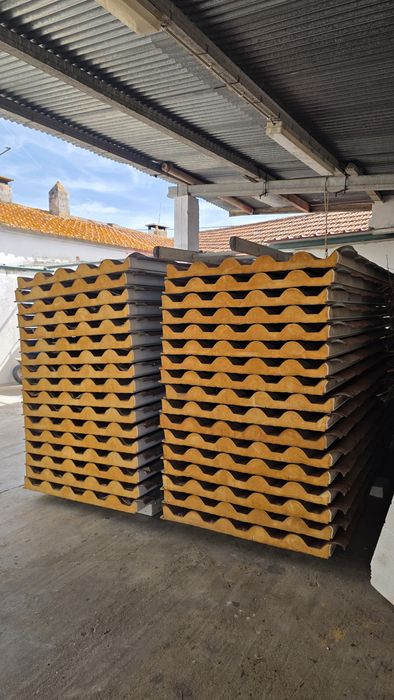 Lote completo de 34 telhas sanduíche Almeirim