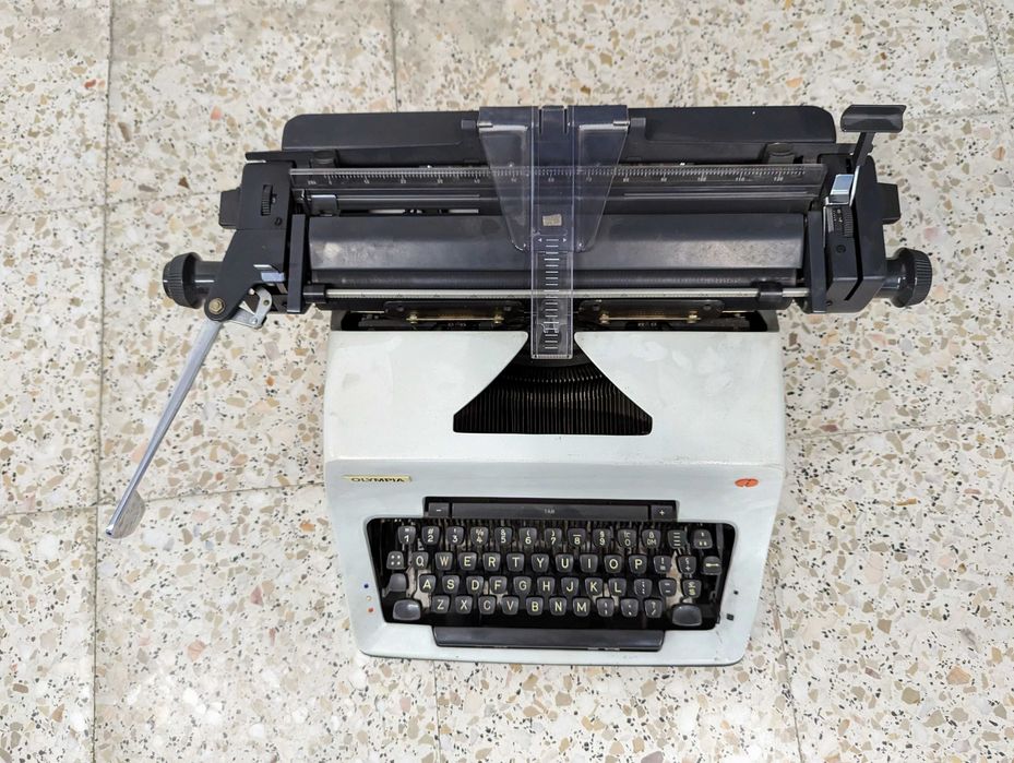 Duas Olympia - Máquinas de Escrever Vintage