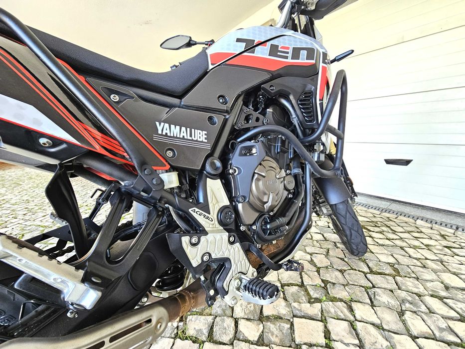 Yamaha Tenere 700 com Top Case e livro de revisões carimbado