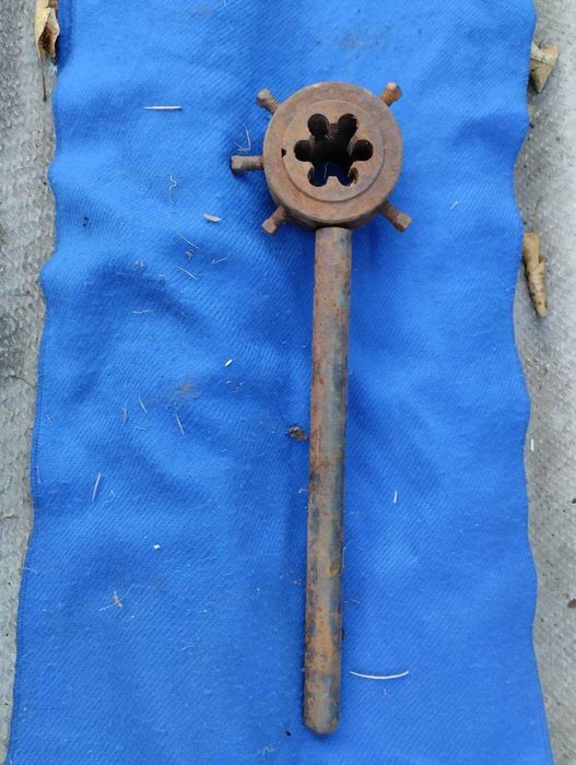 Плашки, разные, вороток для плашек