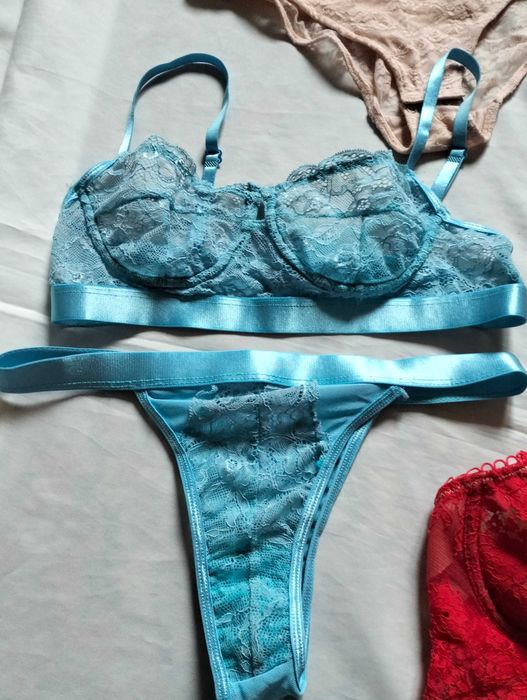 Білизна, боді, топи.