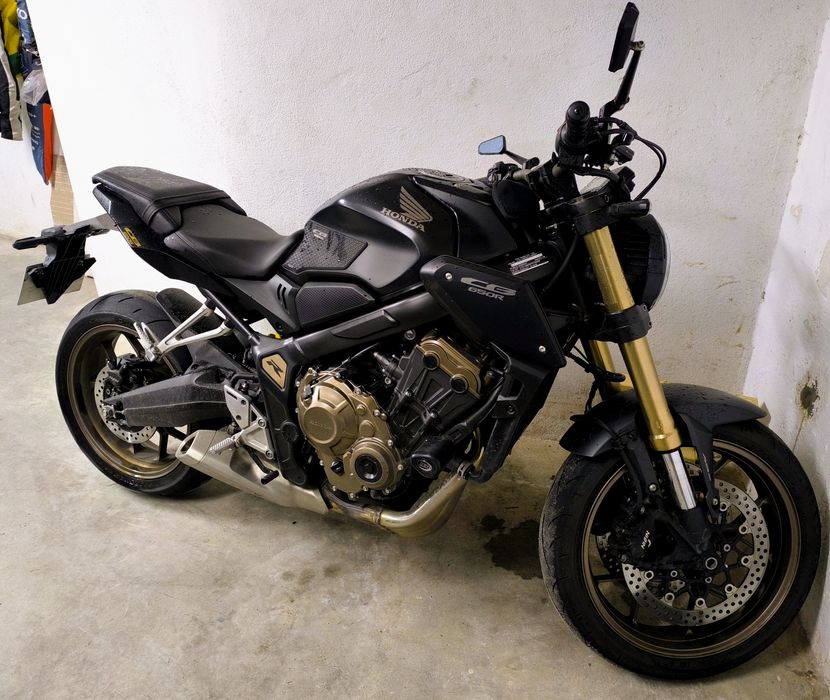 Honda CB650R – 13.423 km – Garagem – Extras – Som Brutal