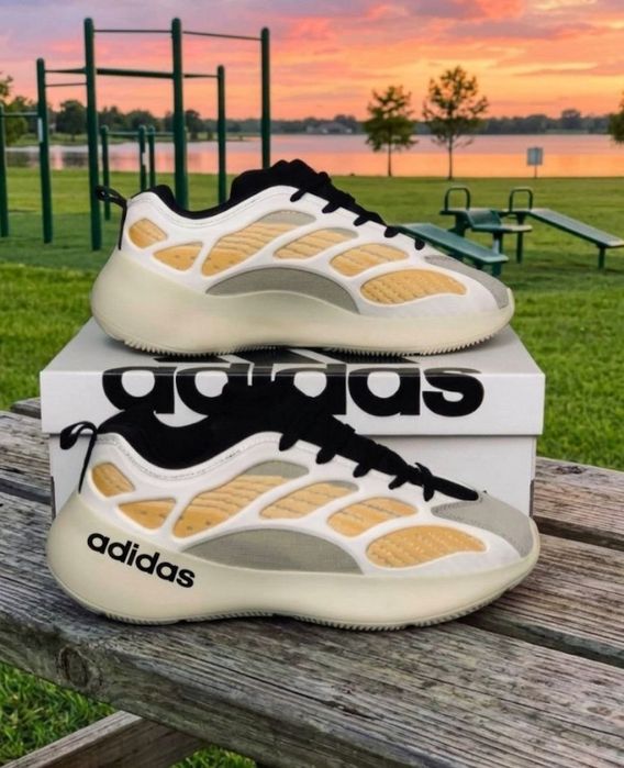 Чоловічі демісезонні кросівки Adidas Yeezy boost 700 V3/Адідас ізі