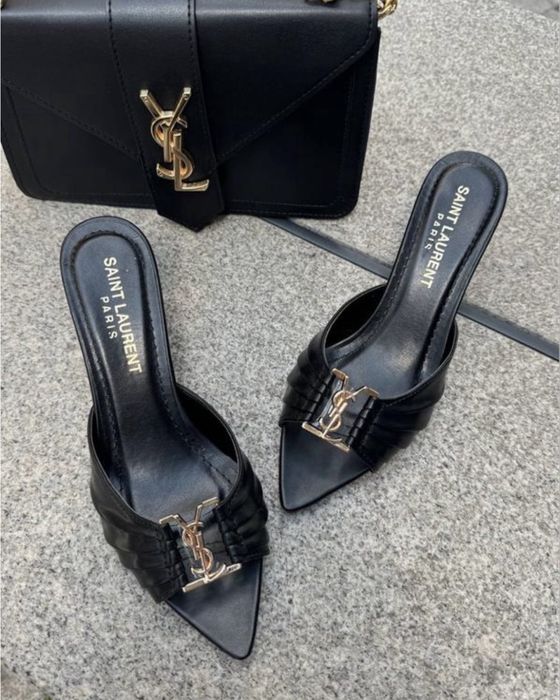 Трендові мюлі, шльопанці Yves Saint Laurent на підборах