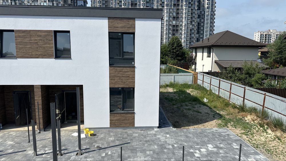 Дуплекс біля Гранд бурже. Центр Бучі.