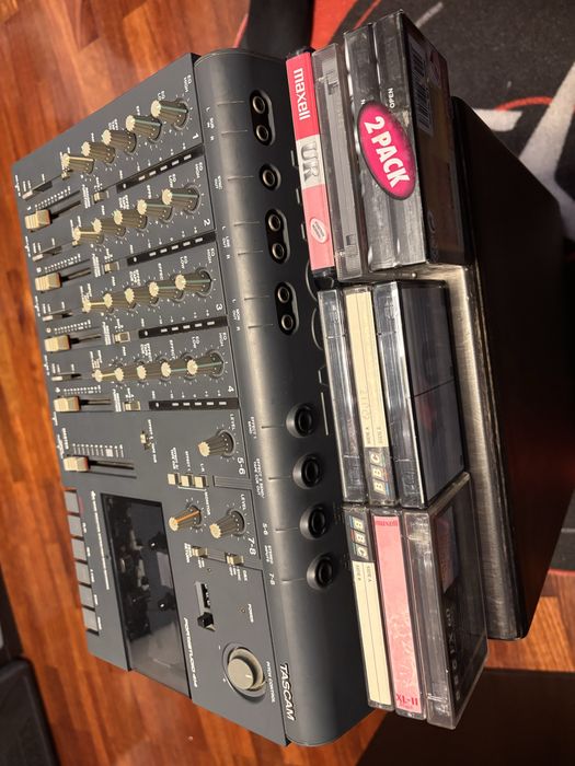 Gravador TASCAM  414 com cassetes