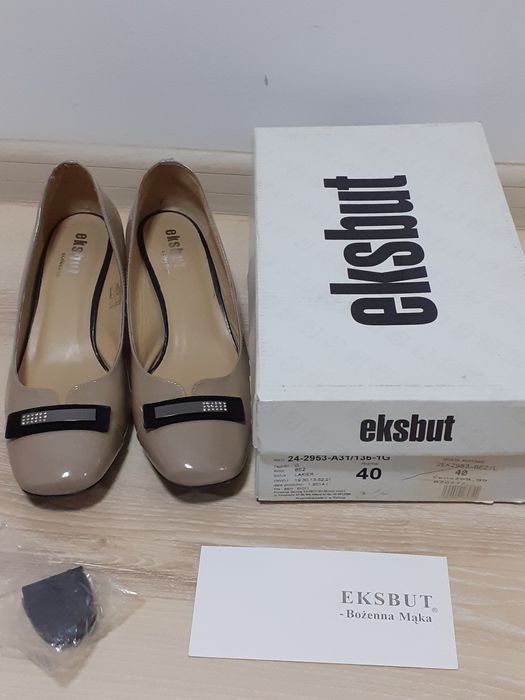 Eksbut skórzane pantofle lakierki 40 nowe