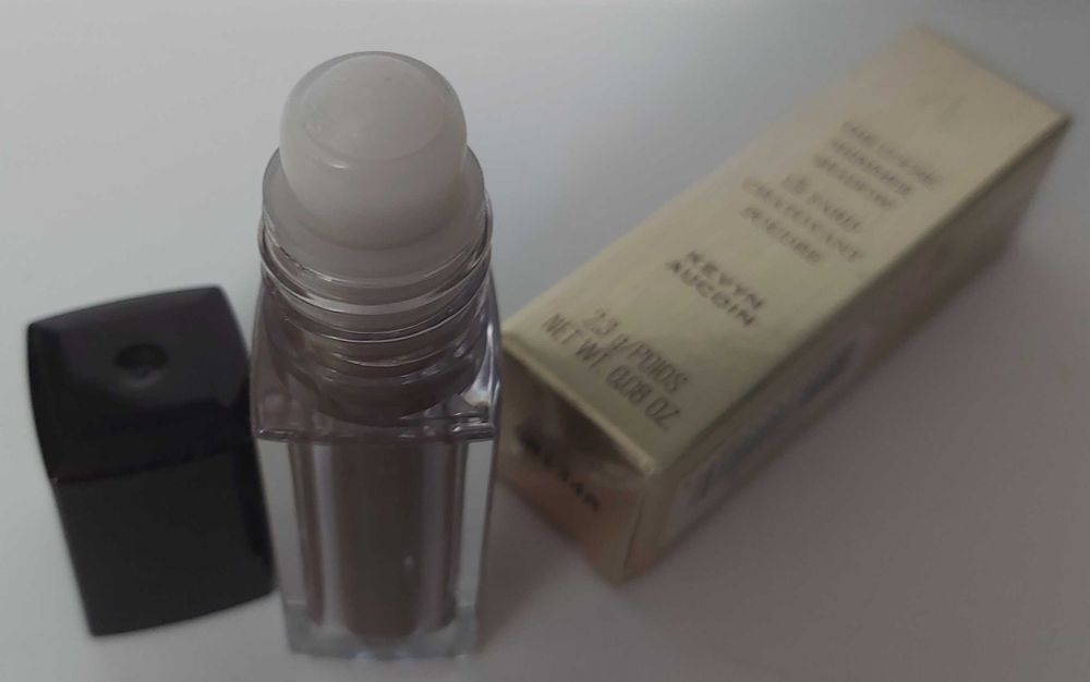 KEVYN AUCOIN cień sypki w aplikatorze z kulką