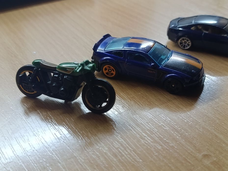 Машинки хот вилс (Hot Wheels)