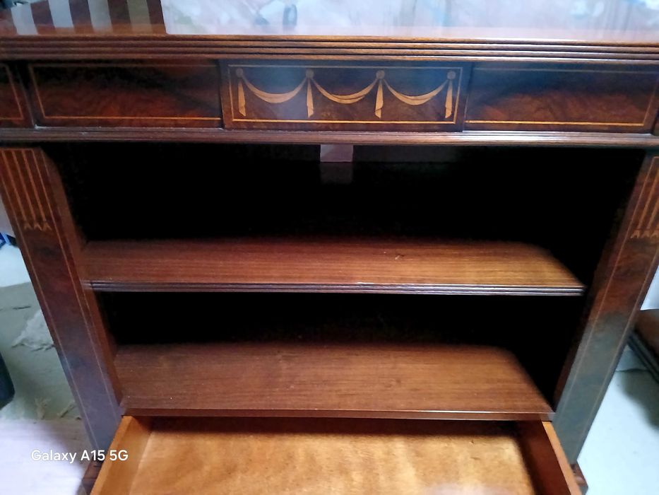 Móvel castanho como novo