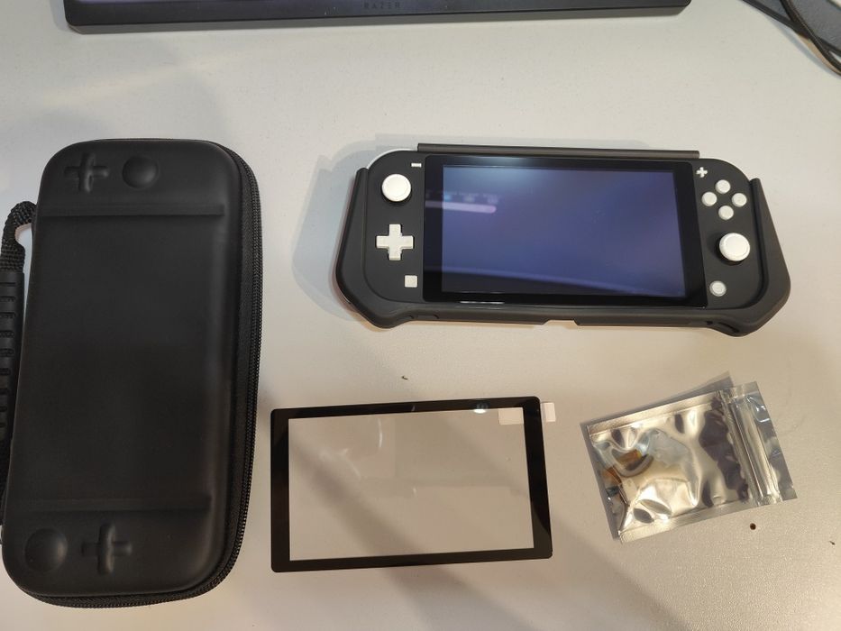 Switch lite в корпусе extremerate