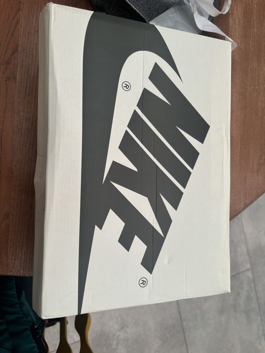 JORDAN 1 LOW TRAVIS SCOTT OLIVE