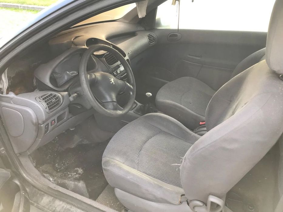 Peugeot 206 1.1 3P 2001 - Para Peças