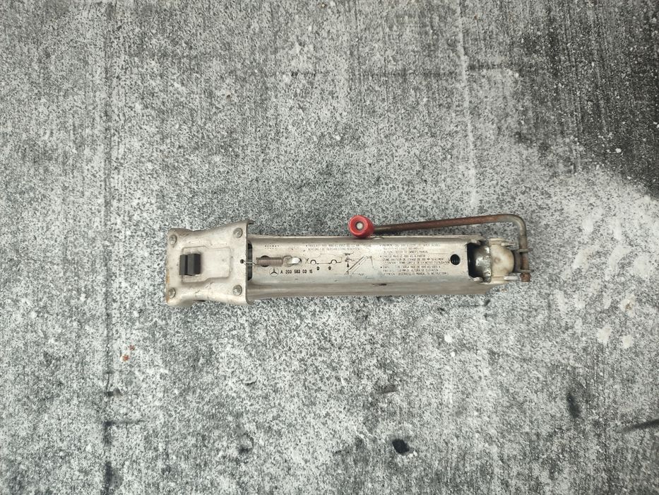 Домкрат Mercedes-Benz C class W-203 A2035830315