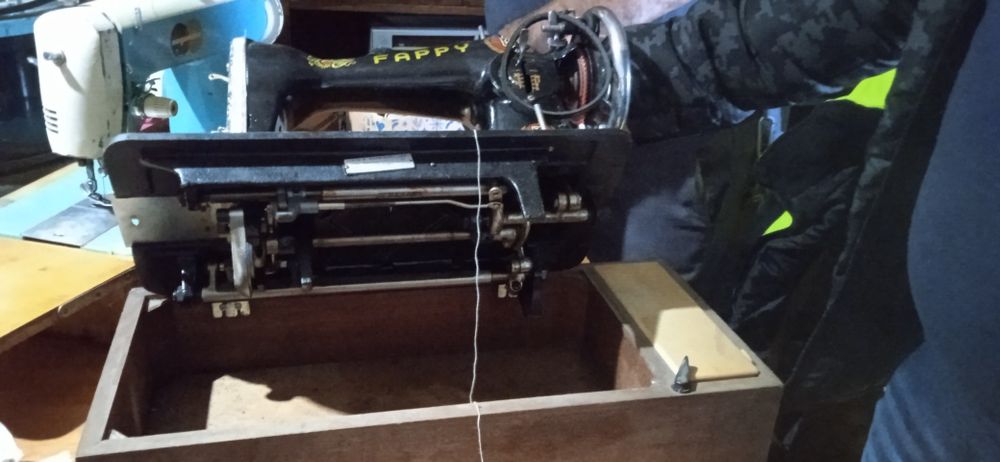 Vendo máquinas de costura antigas