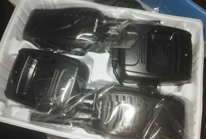 Walkie-talkies - Novos 
Artigos com garantia de fábrica de 3 anos.
Hom