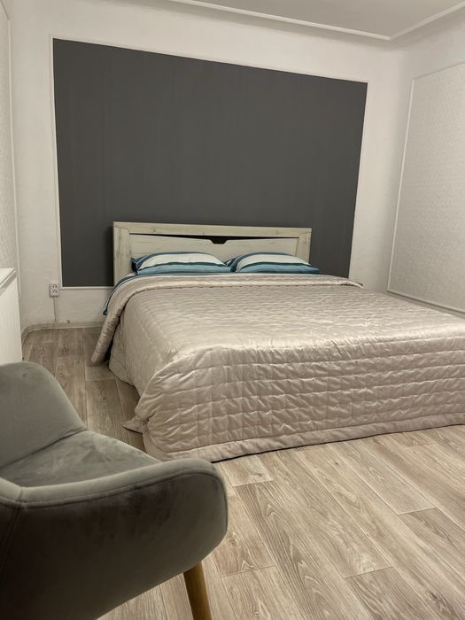 Подобова оренда великого будинку за містом з басейном з підігрівом