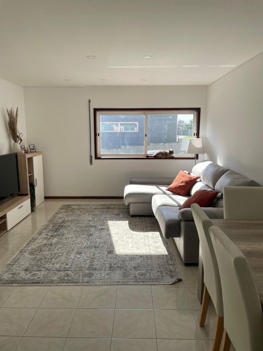 Sofá com chaise loungue como novo