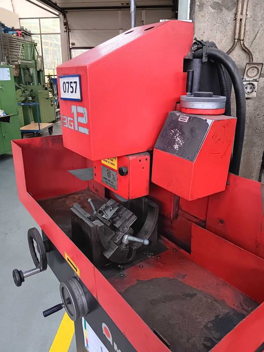 Amada BG12 – Retificadora de Perfis de Precisão