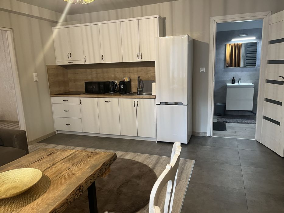 Arkadia blisko jeziora i lasu