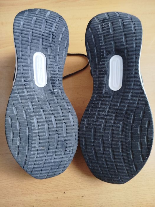 Tênis corrida adidas