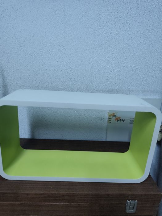 Prateleira cubo de parede
