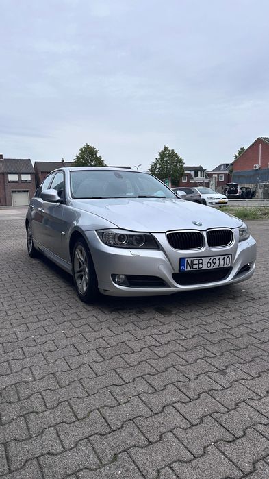 Bmw e90 318i lci navi