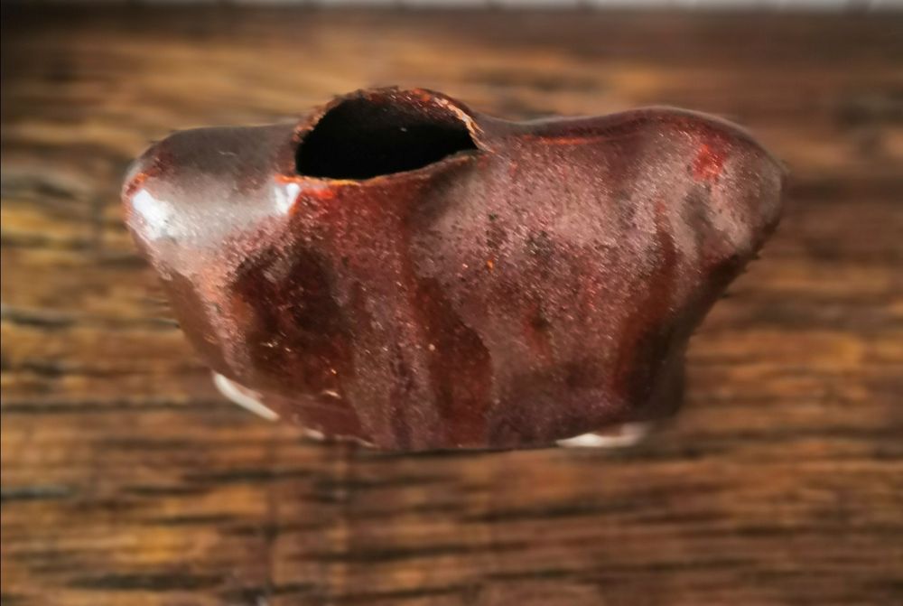 Ceramiczny wazon w stylu brutalistycznym