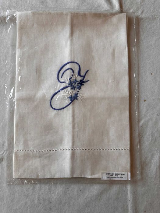 Toalha de linho com monograma (nova por estrear)