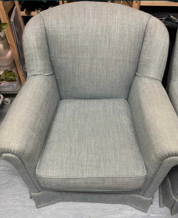 Cadeirão forrado a verde